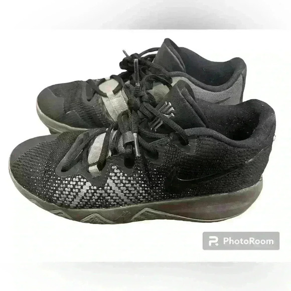 Nike Kyrie Flytrap Basketball Shoes Size 6.5 - Picture 2 of 7